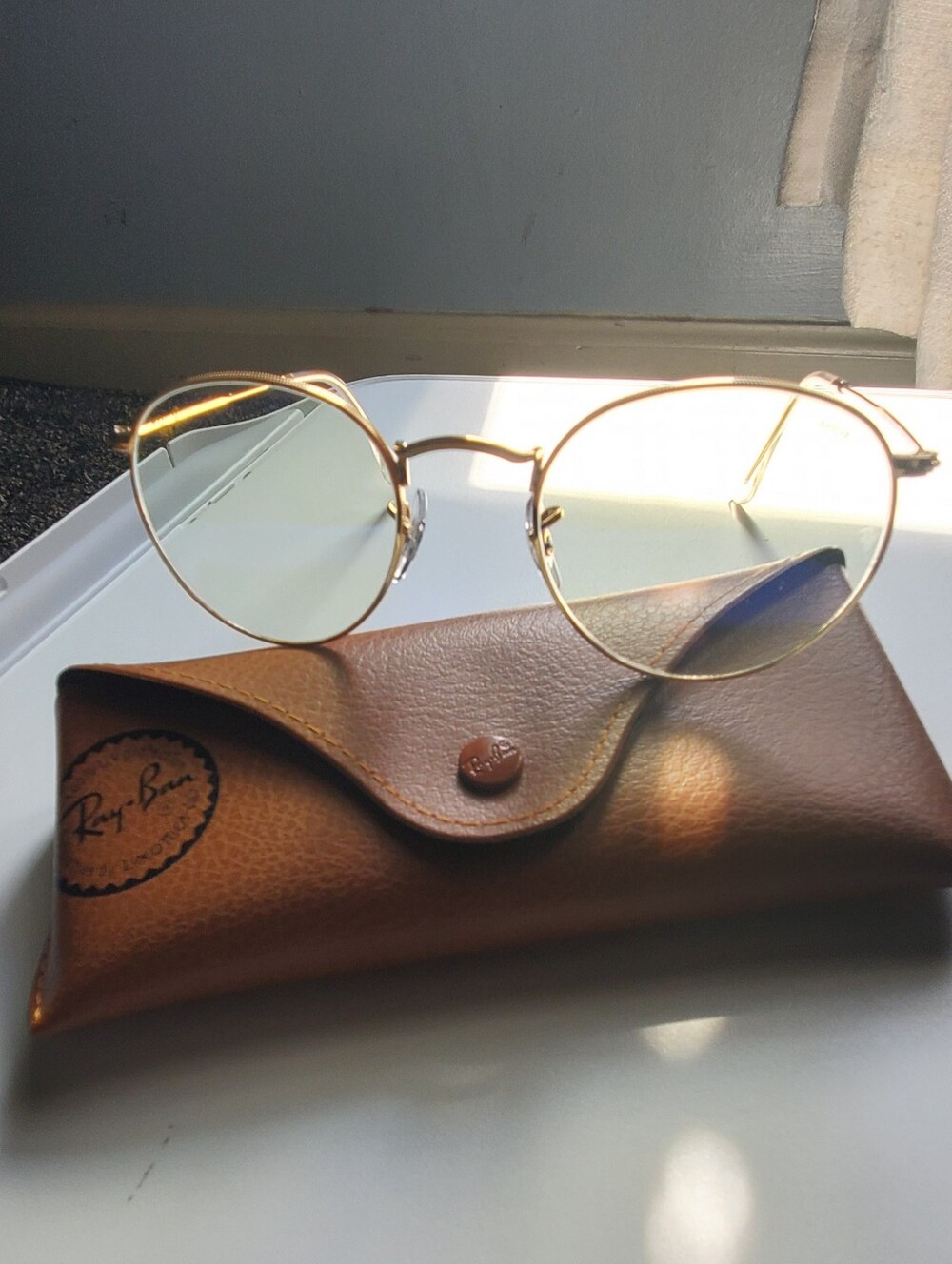 Ray-Ban RB3447 Round Metal Legend Gold — Evolve Photochromic + Bluelight Filter